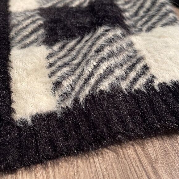 Women's Small Sweater - SUPER SOFT- Black and White - Picture 6 of 8